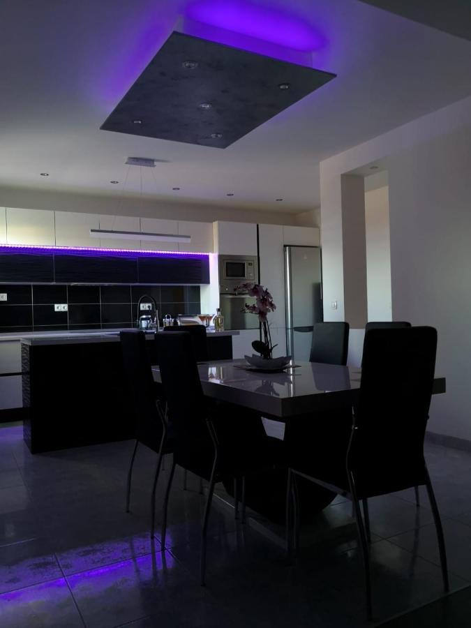 Apartment Istuk Каштела Екстер'єр фото